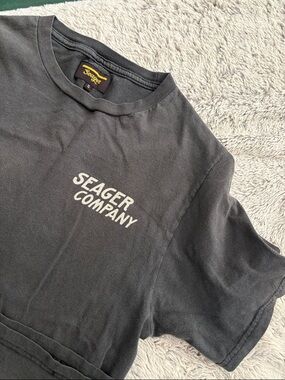 Seager Company Men's Short Sleeve Tee in Charcoal